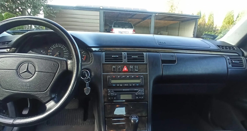 Mercedes-Benz Klasa E cena 29990 przebieg: 256352, rok produkcji 1998 z Jastrzębie-Zdrój małe 277